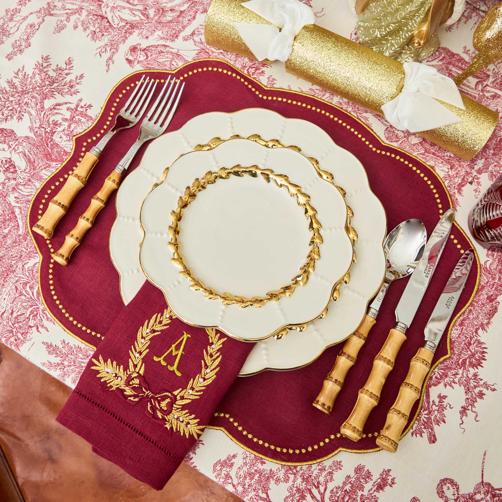 Gold Laurel Dinner Plate - Image 6