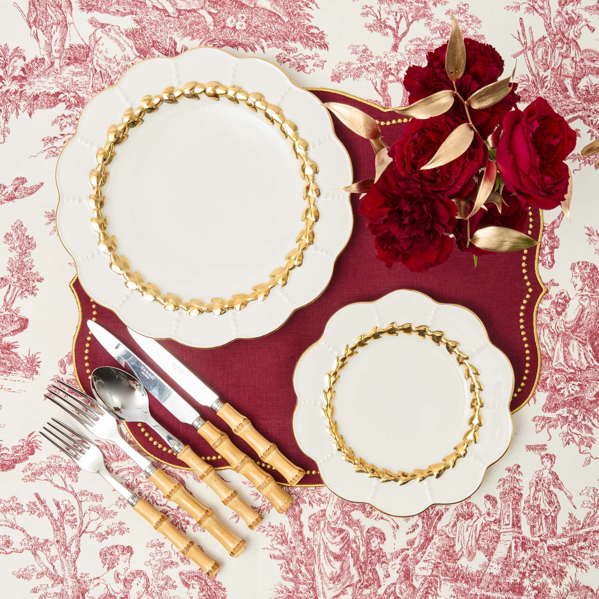 Gold Laurel Dinner Plate - Image 4