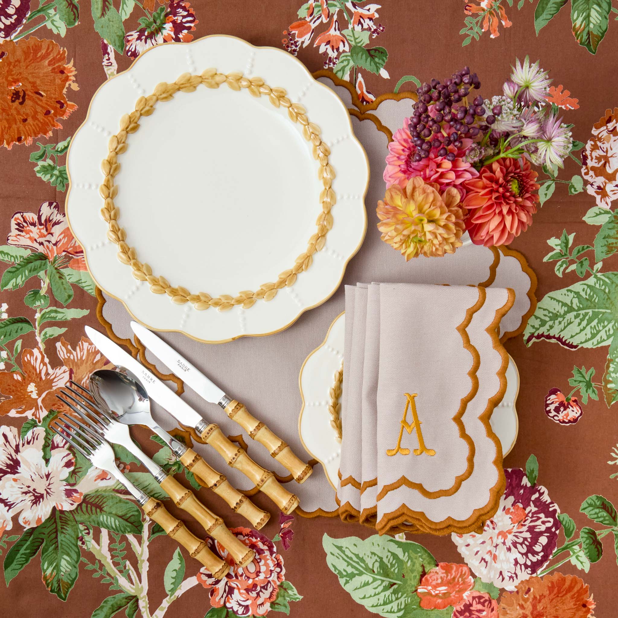 Putty Laurel Dinner & Starter Plates (Set of 8) - Image 4